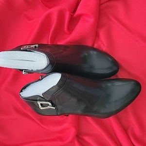 Women's size 9 Vince Camuto black brulee ankle boots with 3 inch heels.